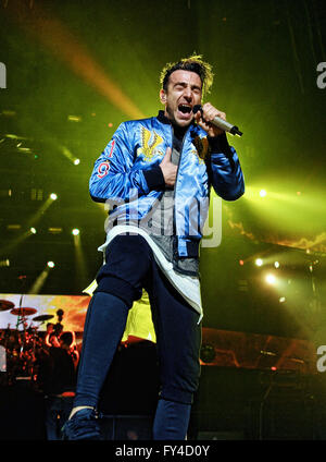 Hamilton, ON, Canada. Xvi Apr, 2016. 16 Aprile 2016 - Hamilton, Ontario, Canada. Hoggard Giacobbe di Hedley esegue sul palco durante la banda della Wild Concerto Live Tour tenutosi presso il Centro FirstOntario. Photo credit: Brent Perniac/AdMedia © Brent Perniac/AdMedia/ZUMA filo/Alamy Live News Foto Stock