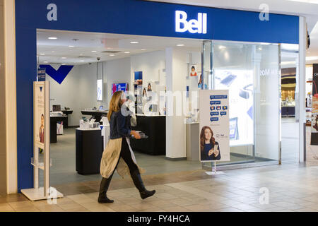 Bell Canada store in La Cataraqui centro città di Kingston, Ont., lunedì 18 gennaio, 2016. Foto Stock