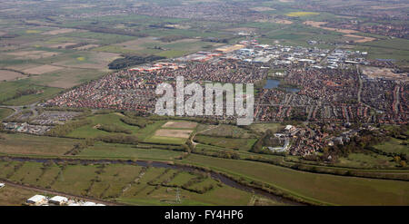 Vista aerea del fiume Ouse, Rawcliffe, Clifton Moor, a nord di York, Regno Unito Foto Stock