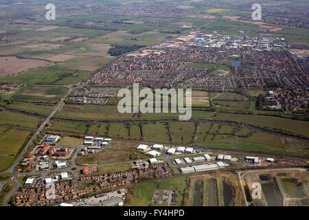 Vista aerea di York Business Park, fiume Ouse, Rawcliffe & Clifton Moor, tutti a nord di York, Regno Unito Foto Stock