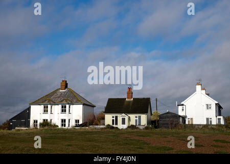 Case di mare, strada di ciottoli, Suffolk, Regno Unito. Foto Stock