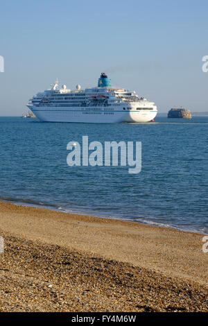 Nave da crociera mv amadea nel solent off southsea uscire da Portsmouth Inghilterra Regno Unito Foto Stock