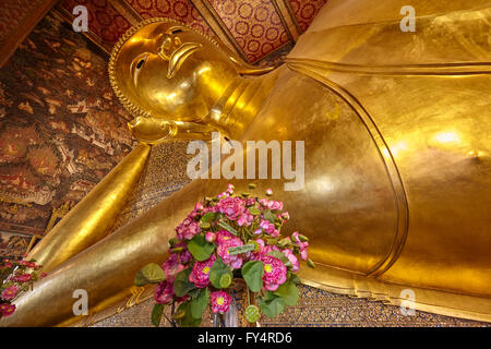 Buddha reclinato di Wat Pho, Bangkok, Thailandia Foto Stock