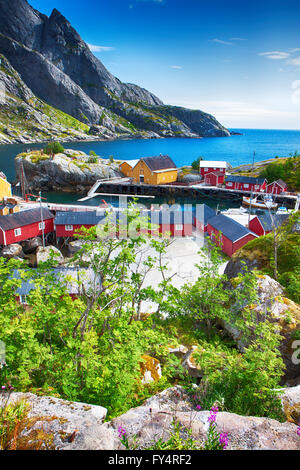 NUSFJORD, Norvegia - Luglio 21, 2011 - villaggio di pescatori in Nusfjord, Lofoten, Norvegia Foto Stock