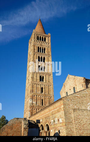 Il campanile dell'Abbazia di Pomposa, Codigoro, Italia Foto Stock