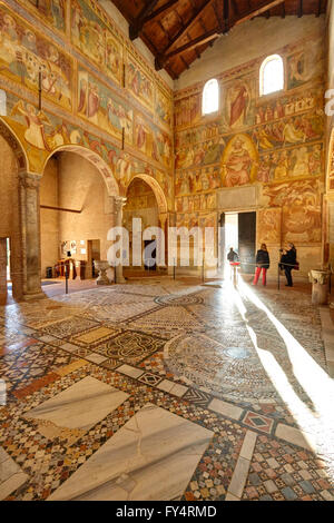 Interno della Abbazia di Pomposa, Codigoro, Italia Foto Stock