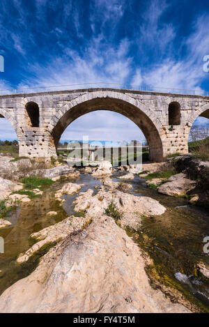 Le Pont Julien Bonnieux Vaucluse Provence Francia 84 Foto Stock