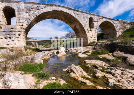 Le Pont Julien Bonnieux Vaucluse Provence Francia 84 Foto Stock