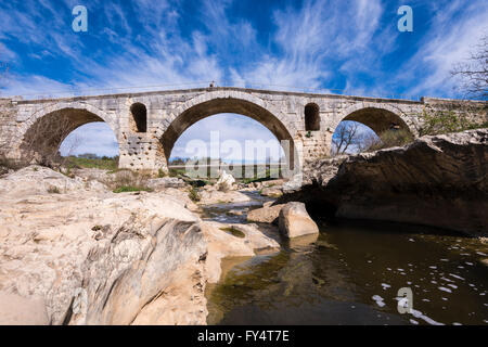 Le Pont Julien Bonnieux Vaucluse Provence Francia 84 Foto Stock