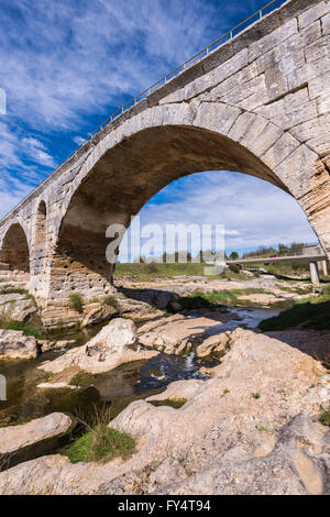 Le Pont Julien Bonnieux Vaucluse Provence Francia 84 Foto Stock