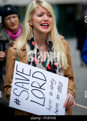 Gli studenti provenienti da diverse università scozzesi, comprese le università di Strathclyde sono state riunite dal SNP Patrick Grady MP e Christopher Stephens MP per chiedere la liberazione di Strathclyde studente Elias Apetsi, AKA Signore Apetsi. Postgrad Apetsi, è stato eletto il nuovo NUS Scozia il diritto di asilo e il rifugiato Officer in contumacia a causa di detenuti sabato 19 marzo. La nazionale ghanese ora affrontare la deportazione. Dotato di: Vista Dove: Londra, Regno Unito quando: 21 Mar 2016 Foto Stock