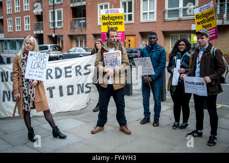 Gli studenti provenienti da diverse università scozzesi, comprese le università di Strathclyde sono state riunite dal SNP Patrick Grady MP e Christopher Stephens MP per chiedere la liberazione di Strathclyde studente Elias Apetsi, AKA Signore Apetsi. Postgrad Apetsi, è stato eletto il nuovo NUS Scozia il diritto di asilo e il rifugiato Officer in contumacia a causa di detenuti sabato 19 marzo. La nazionale ghanese ora affrontare la deportazione. Dotato di: Vista Dove: Londra, Regno Unito quando: 21 Mar 2016 Foto Stock