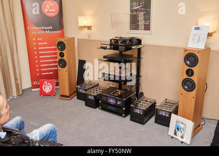 Mosca Hi Fi e High End Show, Mosca, Russia - 15 Aprile 2016: sistema audio componenti in show room Foto Stock