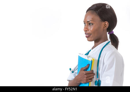 Sanità e medicina concetto - sorridente femmina africana medico in ospedale Foto Stock