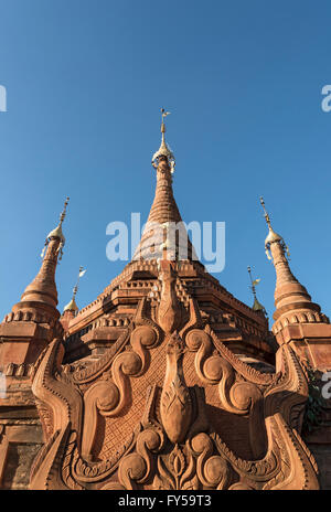 Ripristinato stupa in Sankar, vicino Lago Inle, birmania, myanmar Foto Stock