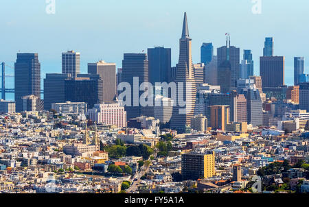 Vista aerea del quartiere finanziario con la Piramide Transamerica come visto da nord, San Francisco San Francisco Bay Area Foto Stock