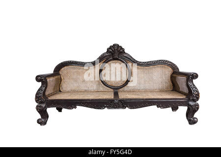 Il rattan divano mobili in bambù di armatura sedia isolato sfondo bianco con tracciato di ritaglio Foto Stock