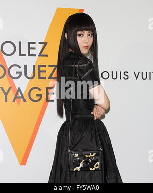 Tokyo, Giappone. Xxi Aprile, 2016. Fan BingBing, Apr 21, 2016 : attrice cinese Fan Bingbing assiste un photocall per la celebrazione di apertura per Louis Vuitton la ''Volez, Voguez, Voyagez'' mostra il 21 aprile 2016, Tokyo, Giappone. Credito: Motoo Naka/AFLO/Alamy Live News Foto Stock