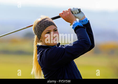 Ayrshire, Regno Unito. Il 22 aprile, 2016. 105 lady golfisti provenienti da tutto il mondo hanno preso parte alla Helen Holm golf championship concorrenza inizialmente su Troon Portland Campo da Golf, Ayrshire. Dopo 2 giri la top 66 si qualifica per il round finale su Royal Troon GC di domenica e come un campionato di qualificazione, assegnati i punti verranno conteggiati per la 'Curtis Cup' la selezione del team Credit: Findlay/Alamy Live News Foto Stock