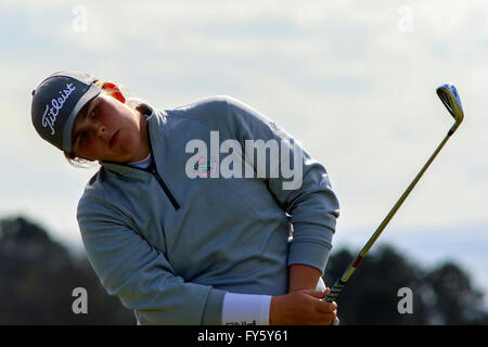 Ayrshire, Regno Unito. Il 22 aprile, 2016. 105 lady golfisti provenienti da tutto il mondo hanno preso parte alla Helen Holm golf championship concorrenza inizialmente su Troon Portland Campo da Golf, Ayrshire. Dopo 2 giri la top 66 si qualifica per il round finale su Royal Troon GC di domenica e come un campionato di qualificazione, assegnati i punti verranno conteggiati per la 'Curtis Cup' la selezione del team Credit: Findlay/Alamy Live News Foto Stock