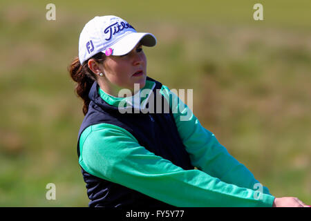 Troon Portland Campo da Golf, Ayrshire, Regno Unito. Il 22 aprile, 2016. 105 lady golfisti provenienti da tutto il mondo hanno preso parte alla Helen Holm golf championship concorrenza inizialmente su Troon Portland Campo da Golf, Ayrshire. Dopo 2 giri la top 66 si qualifica per il round finale su Royal Troon GC di domenica e come un campionato di qualificazione, assegnati i punti verranno conteggiati per la 'Curtis Cup' la selezione del team Credit: Findlay/Alamy Live News Foto Stock