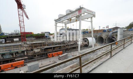 Stuttgart, Germania. 22 apr, 2016. Vista la Stuttgart 21 Sito in costruzione a Stoccarda, Germania, 22 aprile 2016. Foto: FRANZISKA KRAUFMANN/dpa/Alamy Live News Foto Stock