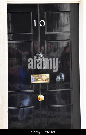 A Downing Street, Londra, Regno Unito. Il 22 aprile 2016. Il Presidente Obama in visita a Downing Street. Credito: Matteo Chattle/Alamy Live News Foto Stock