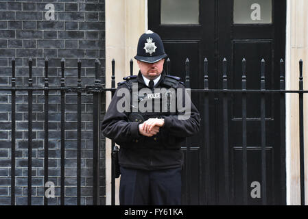 A Downing Street, Londra, Regno Unito. Il 22 aprile 2016. Il Presidente Obama in visita a Downing Street. Credito: Matteo Chattle/Alamy Live News Foto Stock