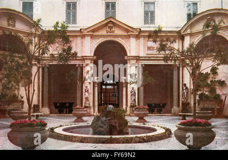 Il Cortile del Belvedere o il cortile del Belvedere, Palazzo Vaticano, lo Stato della Città del Vaticano, Roma, Italia. Foto Stock