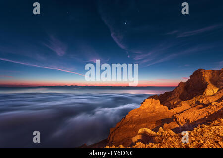 Bel mattino da sopra le nuvole Foto Stock