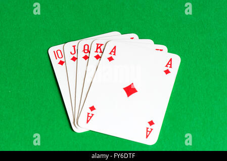 Carta da gioco sul tavolo verde, Straight flush Foto Stock