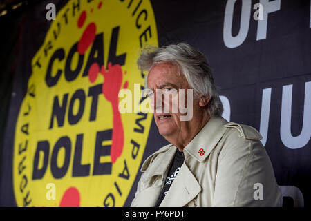 Michael Mansfield QC, parlando alla messa picnic organizzato dal Orgreave di verità e di giustizia la campagna Foto Stock