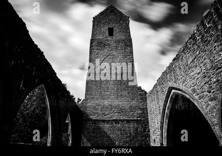 Muthill vecchia chiesa e torre Foto Stock