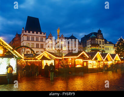 Mercatino di Natale di Tier, la piazza del mercato, Renania-Palatinato, Germania Foto Stock