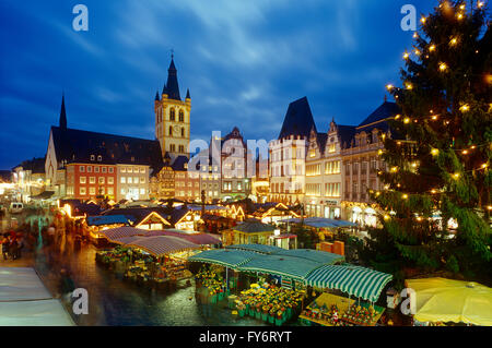 Mercatino di Natale di Tier, la piazza del mercato, Renania-Palatinato, Germania Foto Stock