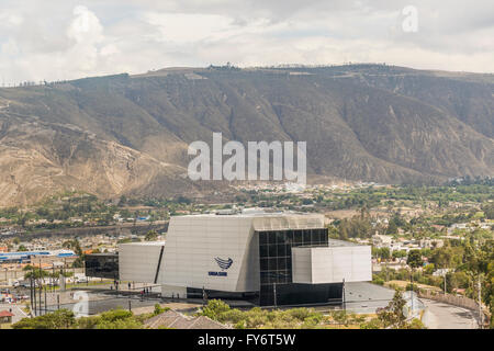 QUITO, ECUADOR, ottobre - 2015 - moderno edificio in cui si trova la Unasur, un organizzazione internazionale del sud americana Foto Stock