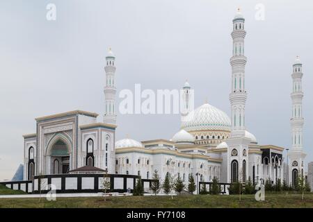 Il Hazrat la Moschea del Sultano ad Astana, Kazakistan Foto Stock