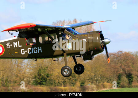 Aerei Max Holste MH 151 M 5-ML G-CIGH Broussard in atterraggio a Breighton Airfield Foto Stock