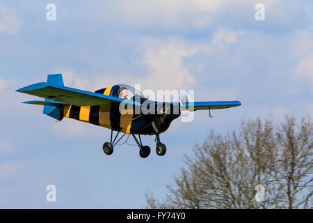 Ubriaco T-66 Serie 3 G DI pinza-AWJE sull approccio finale a terra alla Aviosuperficie Breighton Foto Stock