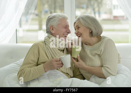 Malati anziani matura nel letto Foto Stock