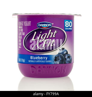 Winneconne, WI - 17 GEN 2016: contenitore di Dannon light & fit yogurt di mirtillo sapore Foto Stock