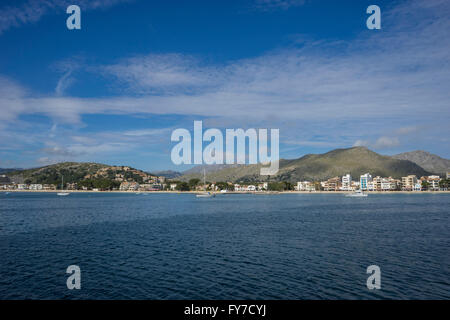 Mallorca spiaggia con cielo tempestoso, riva del mare senza persone Foto Stock