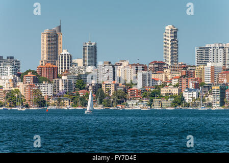 La vista della città di Sydney Skyline - Elizabeth Bay, Sydney, Australia. Elizabeth Bay è un harbourside sobborgo di Sydney orientale Foto Stock