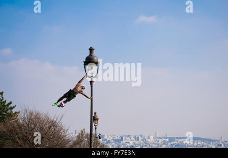 Un artista di calcio a Montmartre a Parigi Foto Stock