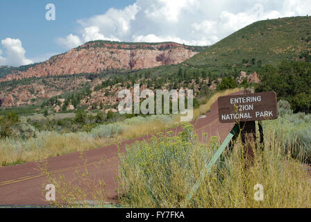 Segno di entrare Zion National Park nello Utah, Stati Uniti Foto Stock