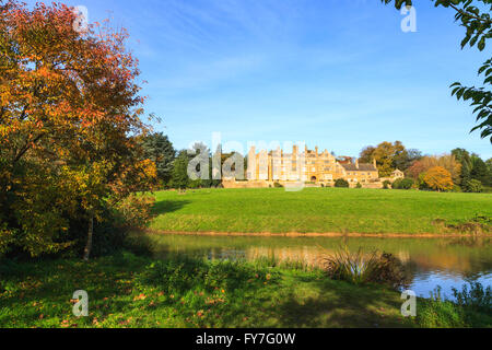 Batsworth Casa Vittoriana mock Tudor stile country house a Batsford Park, Moreton-in-Marsh, Gloucestershire Foto Stock