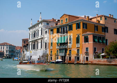 Edifici storici sul Canal Grande a Venezia, Italia Foto Stock