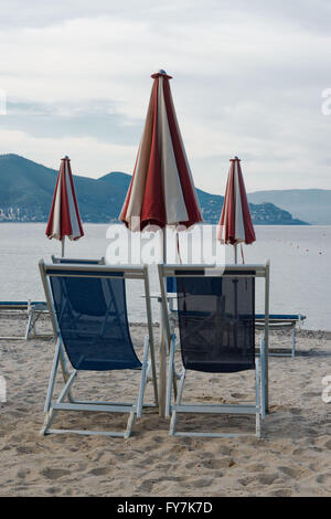 Beach resort nel villaggio di Noli nella riviera ligure di levante Foto Stock