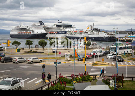 Navi da crociera nel porto di Ushuaia, Argentina, Sud America. Foto Stock