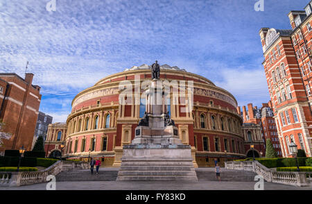 Albert Hall aperto nel 1871 con una capacità di fino a 5,272 posti a sedere per la musica classica e concerti di musica pop, opera, balletto, cerimonie di premiazione Foto Stock